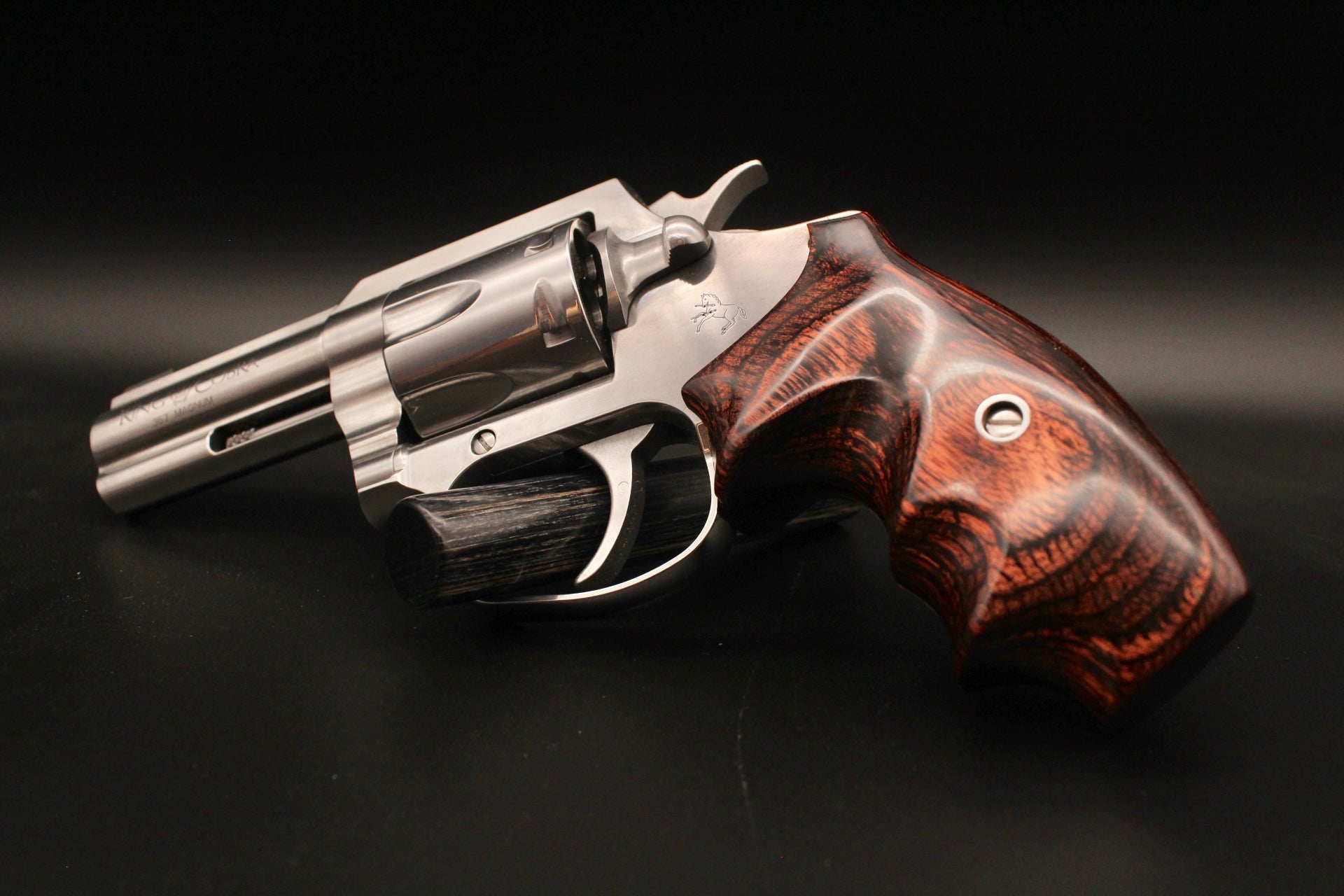 Colt King Cobra with Badger Full Grip - Dymalux Walnut